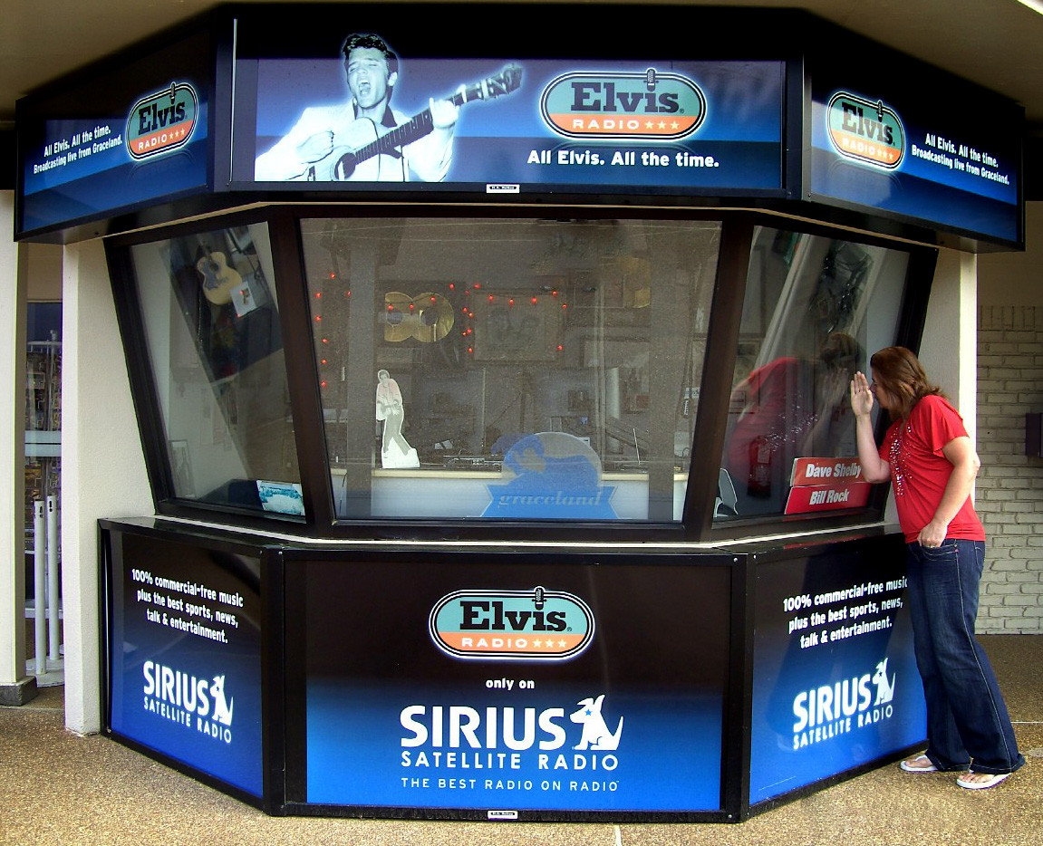 Elvis Radio 24/7 live vanaf Graceland Over radiojingles en radiotunes