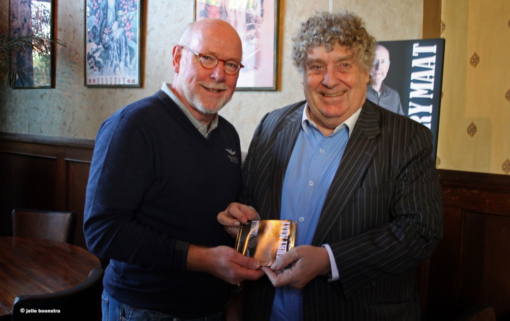 Ferry Maat 65 jaar, uitreiking van CD Ferry Maat jinglemaker door componist Tonny Eyk 006